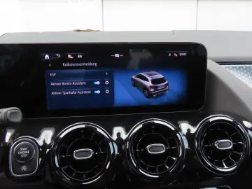 MERCEDES-BENZ GLA 180 Autom. Teilleder Sitzheizung Kamera