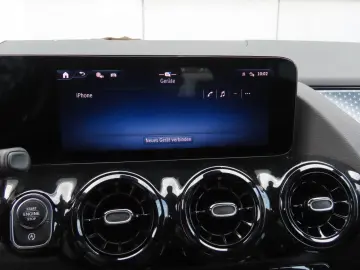 MERCEDES-BENZ GLA 180 Autom. Teilleder Sitzheizung Kamera