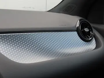 MERCEDES-BENZ GLA 180 Autom. Teilleder Sitzheizung Kamera