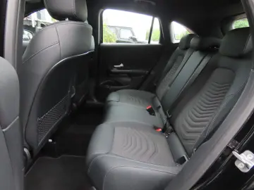 MERCEDES-BENZ GLA 180 Autom. Teilleder Sitzheizung Kamera
