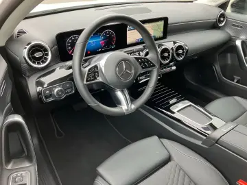 MERCEDES-BENZ A 180 Progressive LED Night