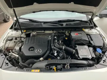 MERCEDES-BENZ A 180 Progressive LED Night