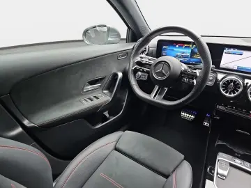 MERCEDES-BENZ DCT AMG LINE NAVI LED