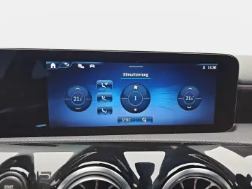 MERCEDES-BENZ DCT AMG LINE NAVI LED