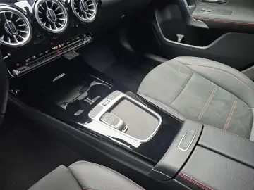 MERCEDES-BENZ DCT AMG LINE NAVI LED