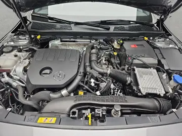 MERCEDES-BENZ DCT AMG LINE NAVI LED