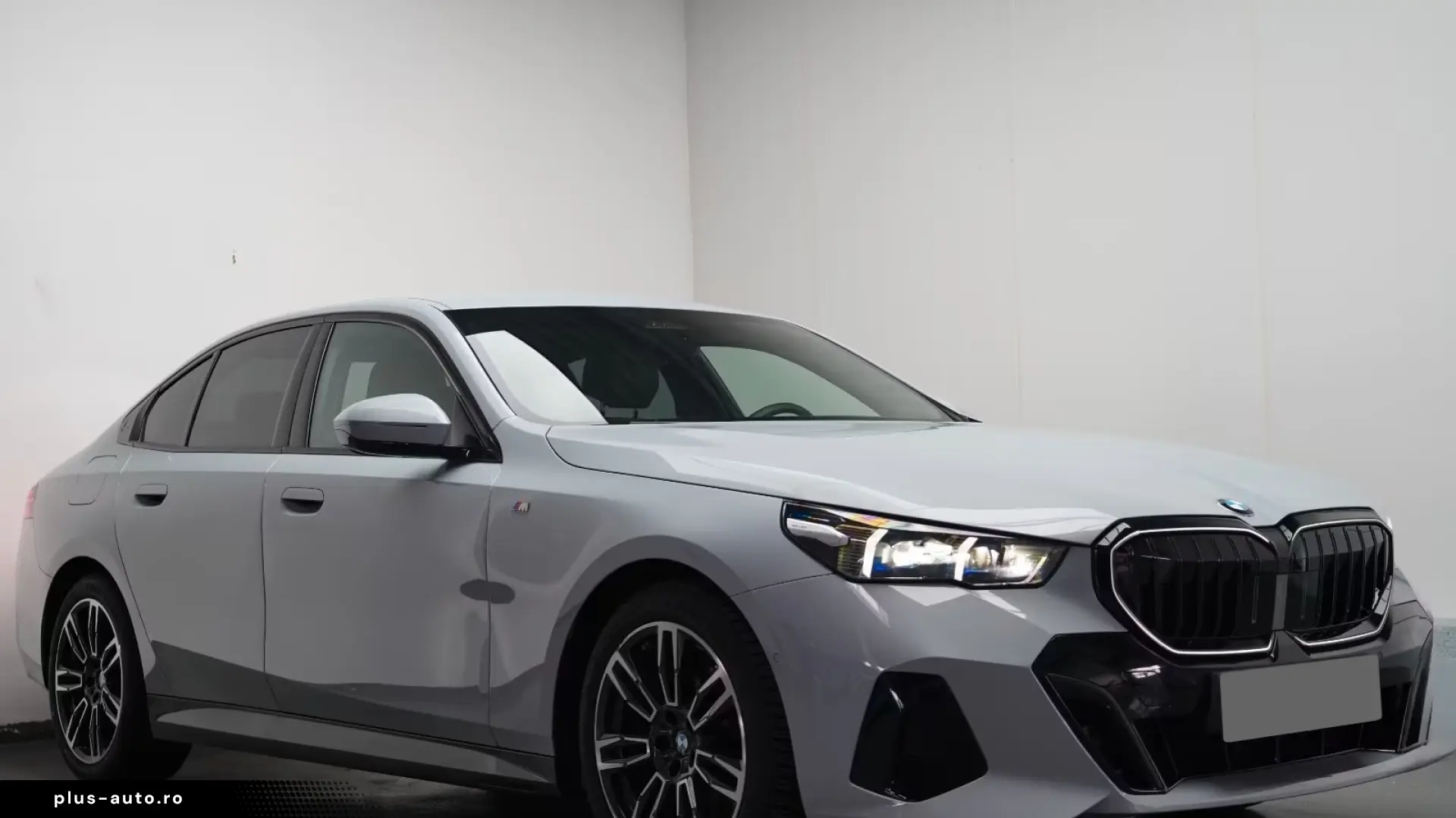 BMW 520i M Sport Iconic Carbon 360   Finanțare Leasing