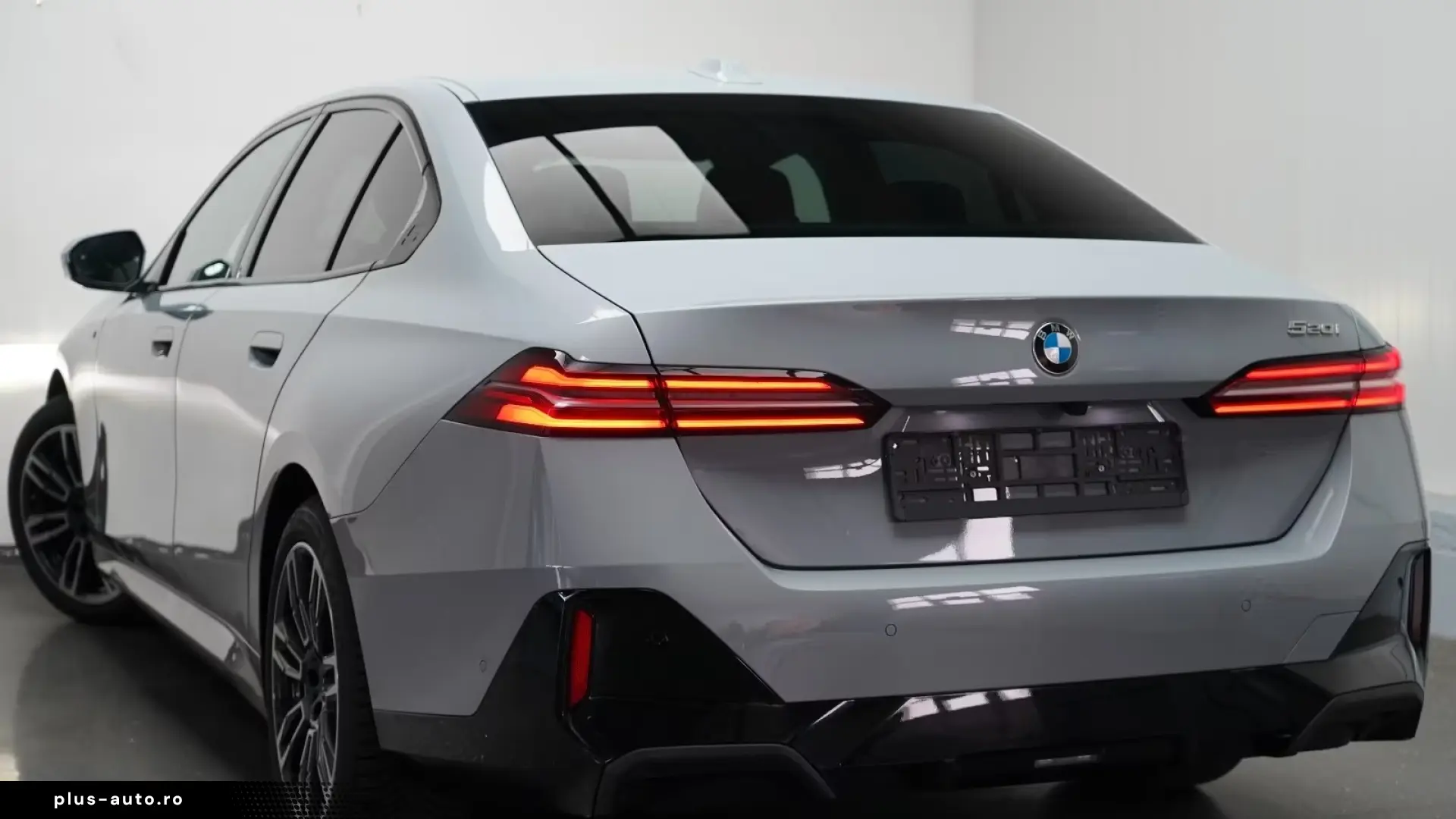 BMW 520i M Sport Iconic Carbon 360   Finanțare Leasing