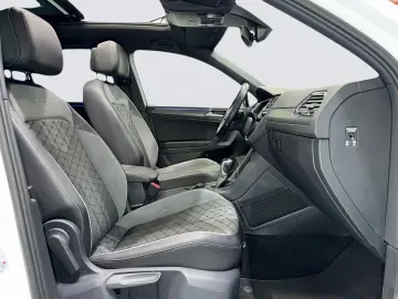 VW Tiguan 4M DSG 3x R LINE MATRIX PANO AHK KAM 20Z