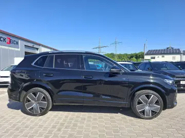 VW Tiguan 2.0 TDI 4M R-Line PANO H&K AHK MATRIX 20