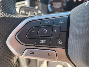 VW Tiguan 2.0 TDI 4M R-Line PANO H&K AHK MATRIX 20