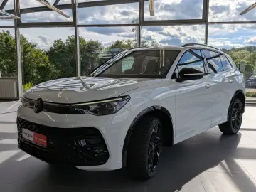 VW Tiguan 2.0TDI R-Line 4M Pano Black AHK Matrix 20