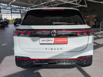 VW Tiguan 2.0TDI R-Line 4M Pano Black AHK Matrix 20