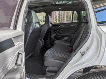 VW Tiguan 2.0TDI R-Line 4M Pano Black AHK Matrix 20