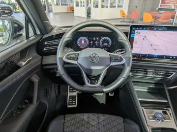 VW Tiguan 2.0TDI R-Line 4M Pano Black AHK Matrix 20