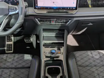 VW Tiguan 2.0TDI R-Line 4M Pano Black AHK Matrix 20