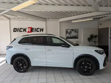 VW Tiguan 2.0TDI R-Line 4M Pano Black AHK Matrix 20