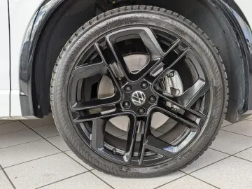 VW Tiguan 2.0TDI R-Line 4M Pano Black AHK Matrix 20
