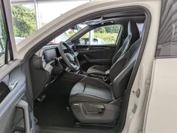 VW Tiguan 2.0TDI R-Line 4M Pano Black AHK Matrix 20
