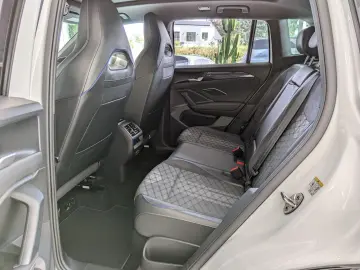VW Tiguan 2.0TDI R-Line 4M Pano Black AHK Matrix 20