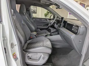 VW Tiguan 2.0TDI R-Line 4M Pano Black AHK Matrix 20