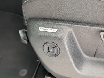 VW Tiguan 2.0TDI R-Line 4M Pano Black AHK Matrix 20