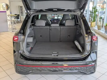 VW Tiguan 2.0TDI R-Line 4M Pano Black Matrix AHK 20