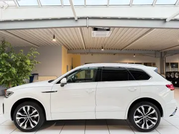 VW Touareg 3.0 Elegance 4M R-Line Pano 360 StHeizun