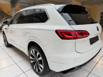 VW Touareg 3.0 Elegance 4M R-Line Pano 360 StHeizun