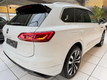VW Touareg 3.0 Elegance 4M R-Line Pano 360 StHeizun
