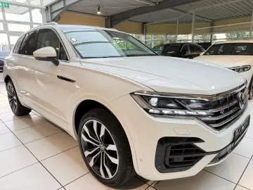 VW Touareg 3.0 Elegance 4M R-Line Pano 360 StHeizun