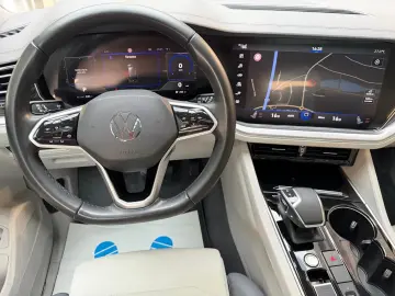 VW Touareg 3.0 Elegance 4M R-Line Pano 360 StHeizun