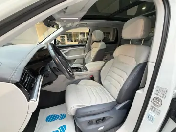 VW Touareg 3.0 Elegance 4M R-Line Pano 360 StHeizun