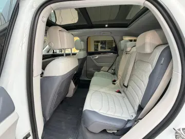 VW Touareg 3.0 Elegance 4M R-Line Pano 360 StHeizun