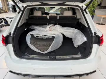 VW Touareg 3.0 Elegance 4M R-Line Pano 360 StHeizun