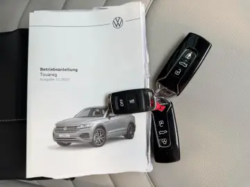 VW Touareg 3.0 Elegance 4M R-Line Pano 360 StHeizun