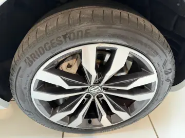 VW Touareg 3.0 Elegance 4M R-Line Pano 360 StHeizun