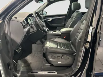 VW Touareg R-Line 4M STANDH PANO ACC AHK MATRIX