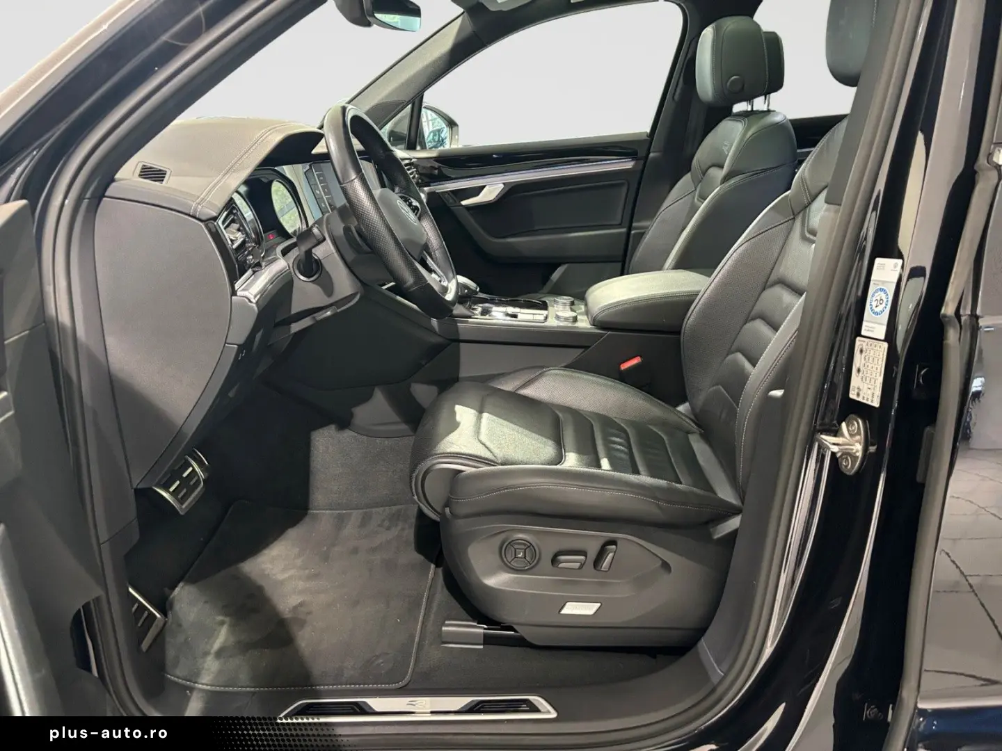 VW Touareg R-Line 4M STANDH PANO ACC AHK MATRIX