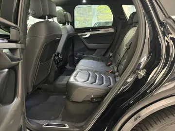 VW Touareg R-Line 4M STANDH PANO ACC AHK MATRIX