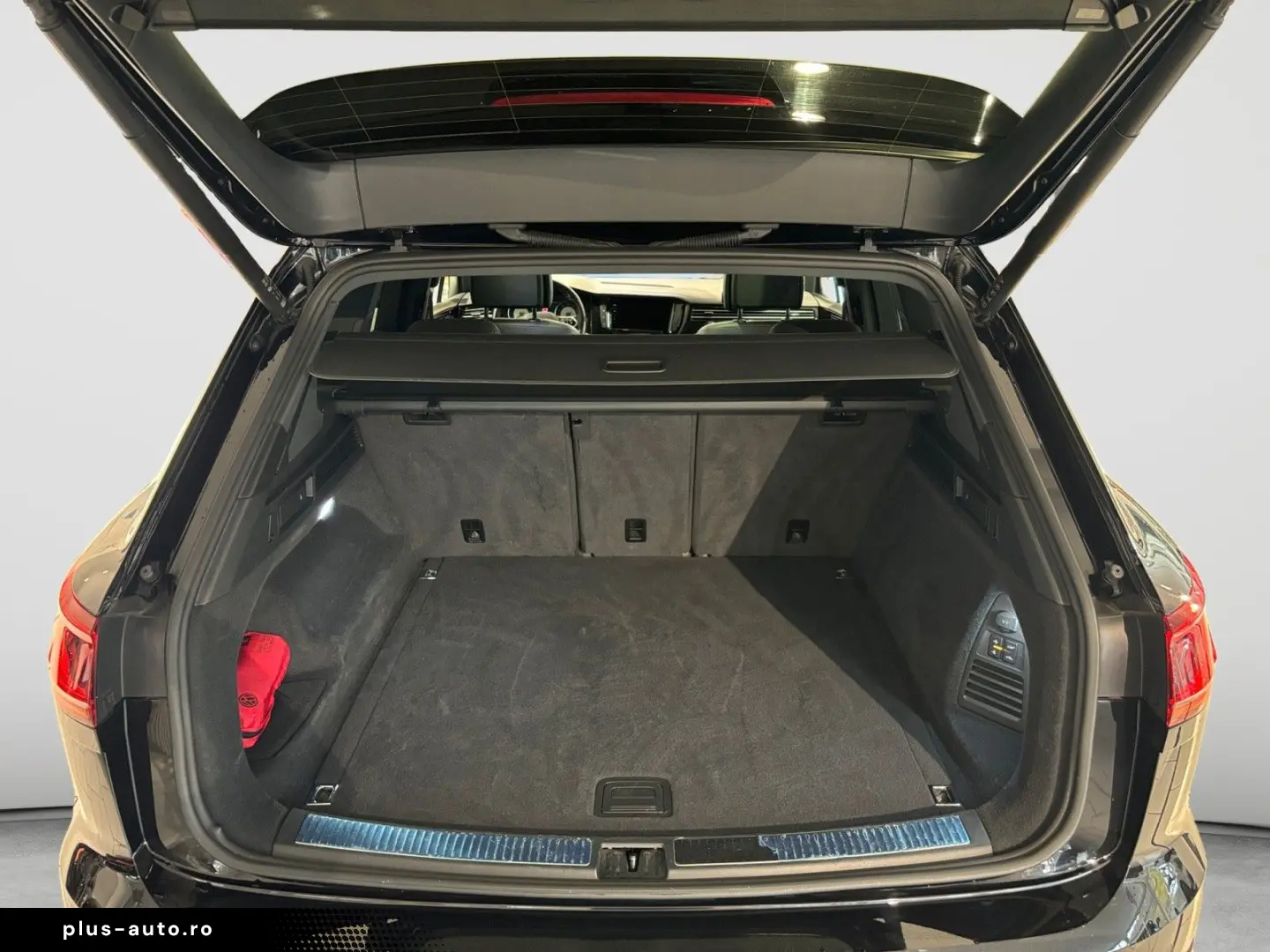 VW Touareg R-Line 4M STANDH PANO ACC AHK MATRIX