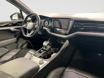 VW Touareg R-Line 4M STANDH PANO ACC AHK MATRIX