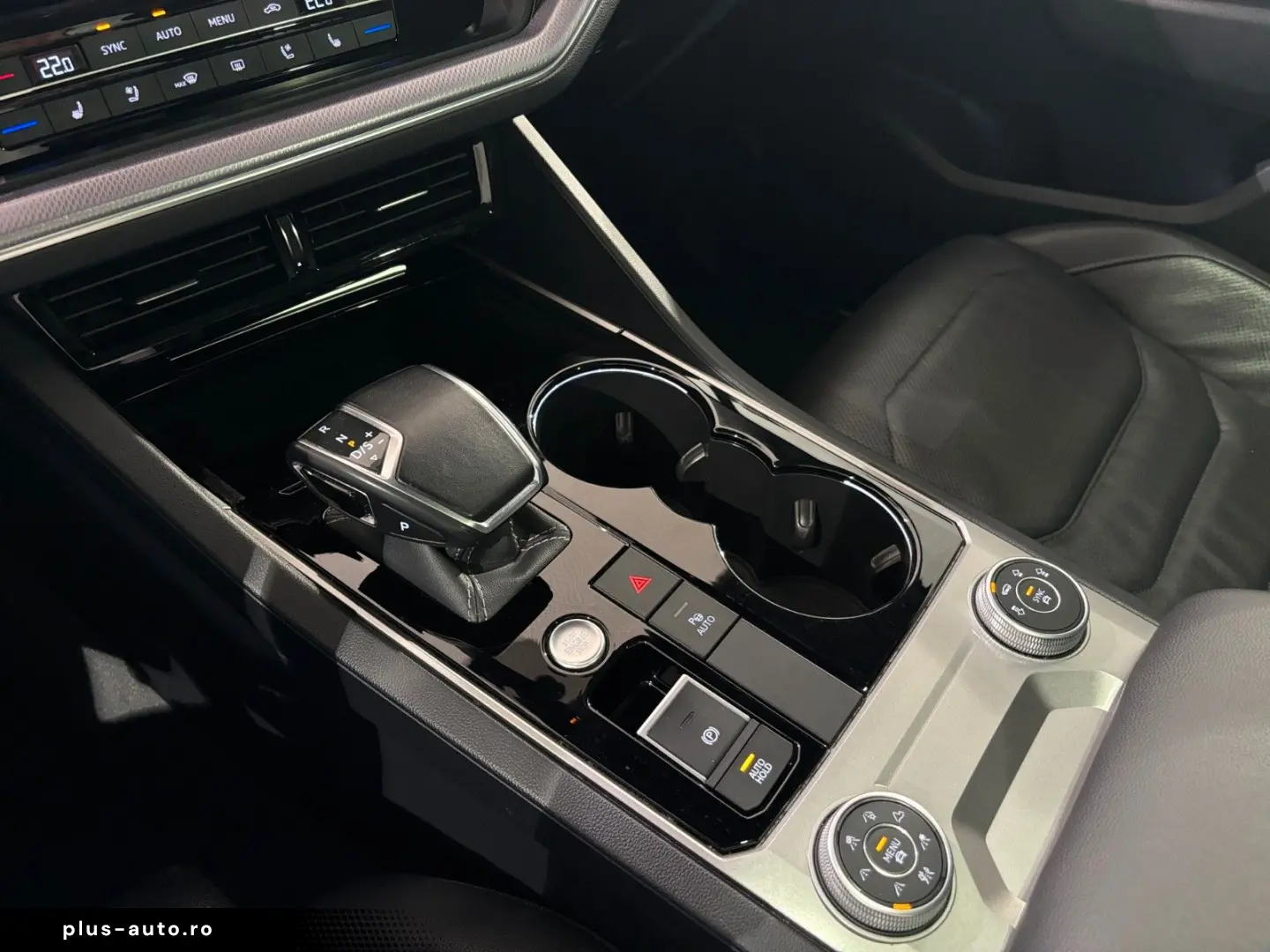 VW Touareg R-Line 4M STANDH PANO ACC AHK MATRIX