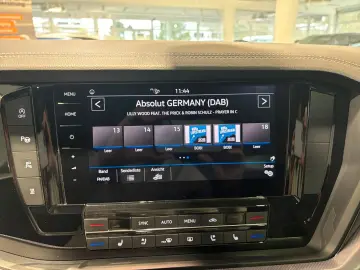 VW Touareg R-Line 4M STANDH PANO ACC AHK MATRIX