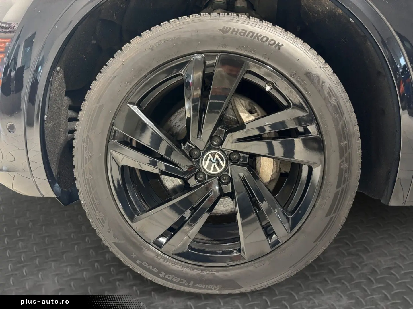 VW Touareg R-Line 4M STANDH PANO ACC AHK MATRIX