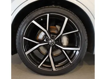 VW Touareg 3.0 TDI 4M R-Line STHZ AHK PANO