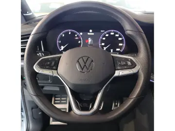 VW Touareg 3.0 TDI 4M R-Line STHZ AHK PANO