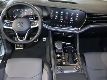 VW Touareg 3.0 TDI 4M R-Line STHZ AHK PANO