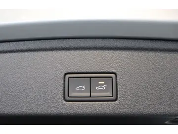 VW Touareg 3.0 TDI 4M R-Line STHZ AHK PANO