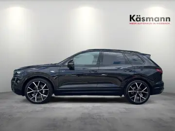 VW Touareg R-Line 3.0TDI 4M BLACK LUFTF PANO MATRIX